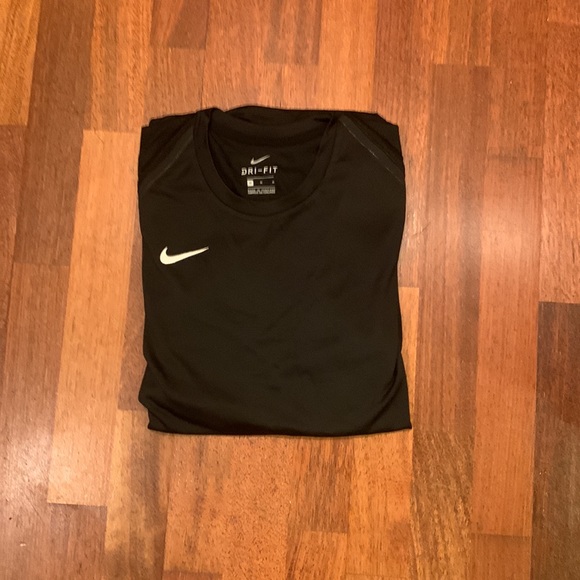 Long sleeve Nike shirt - Picture 2 of 6
